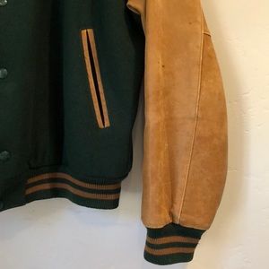 Men’s L Brooks Brothers beat up letterman jacket L